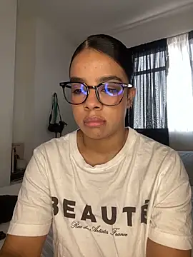 trianawhite online show from 03-25-26, 04:57