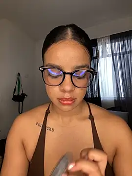 trianawhite online show from 04-11-26, 03:05