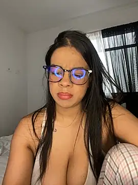 Snapshot of trianawhite chatting on 07-16-26, 02:45 trianawhite online show from 07-16-26, 02:45