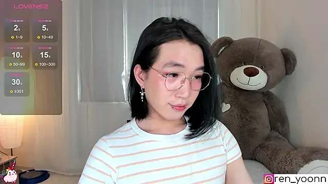 Snapshot of Ren_yoon chatting on 06-12-26, 04:28 Ren yoon online show from 06-12-26, 04:28