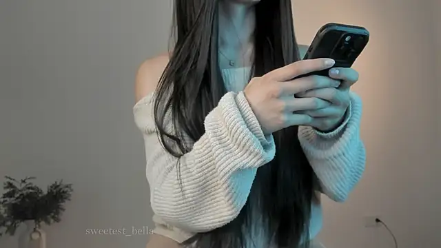 Snapshot of sweetest_bella chatting on 03-15-25, 01:30 sweetest bella online show from 03-15-25, 01:30
