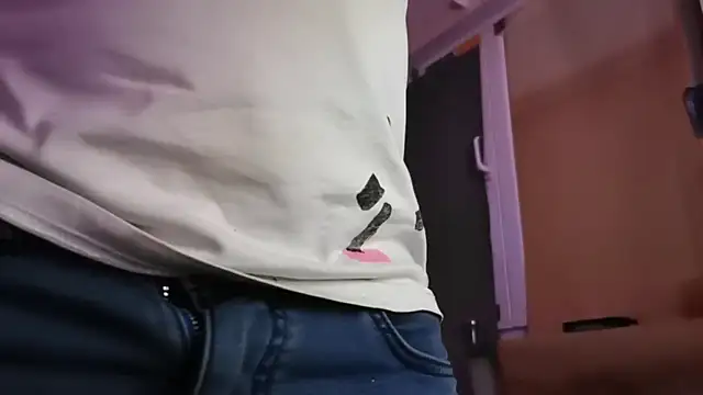 Snapshot of Lucas1andOnly4Girl chatting on 10-31-25, 01:39 Lucas1andOnly4Girl online show from 10-31-25, 01:39