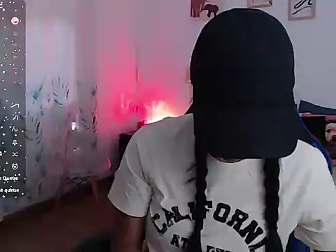 Snapshot of emmily_castro chatting on 10-23-25, 12:15 emmily castro online show from 10-23-25, 12:15