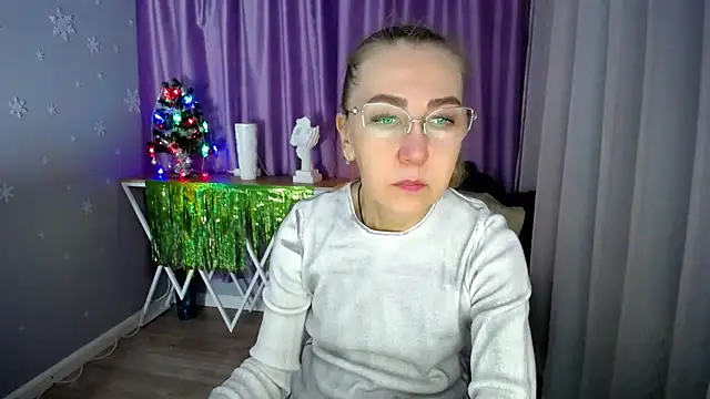 Snapshot of queen_a_n_i chatting on 01-11-25, 04:06 queen a n i online show from 01-11-25, 04:06