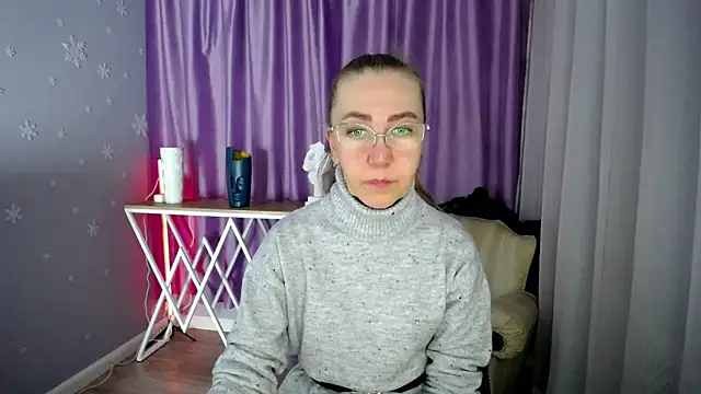 Snapshot of queen_a_n_i chatting on 01-17-25, 07:41 queen a n i online show from 01-17-25, 07:41