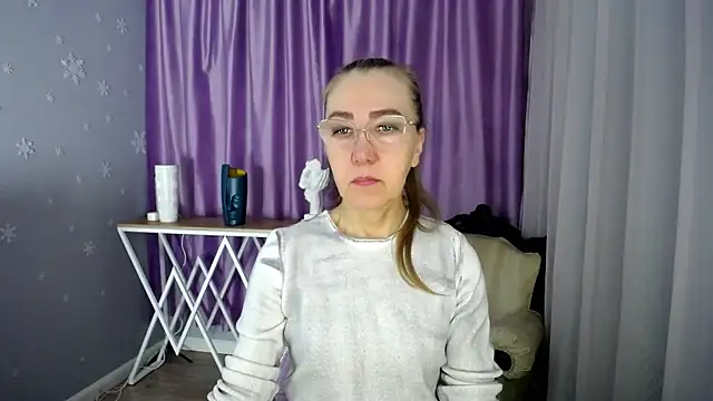 Snapshot of queen_a_n_i chatting on 01-23-25, 08:04 queen a n i online show from 01-23-25, 08:04