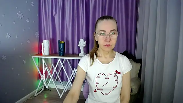 Snapshot of queen_a_n_i chatting on 02-10-25, 07:26 queen a n i online show from 02-10-25, 07:26