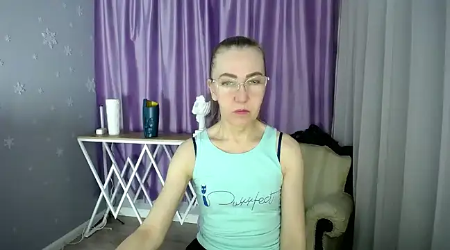 Snapshot of queen_a_n_i chatting on 02-28-25, 04:53 queen a n i online show from 02-28-25, 04:53