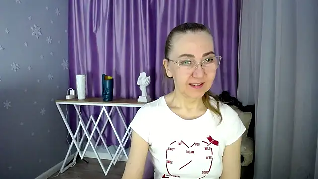 Snapshot of queen_a_n_i chatting on 03-14-25, 06:42 queen a n i online show from 03-14-25, 06:42