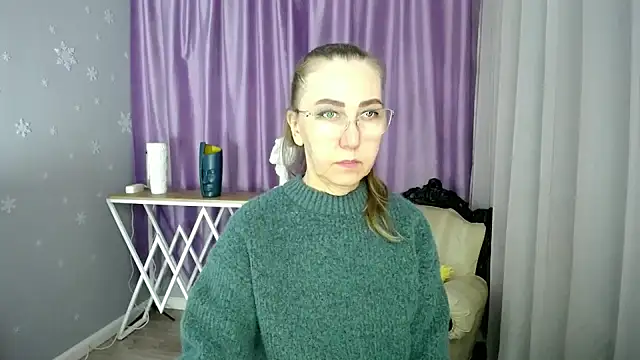 Snapshot of queen_a_n_i chatting on 03-18-25, 08:58 queen a n i online show from 03-18-25, 08:58