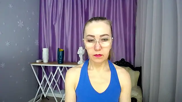 Snapshot of queen_a_n_i chatting on 03-19-25, 12:12 queen a n i online show from 03-19-25, 12:12