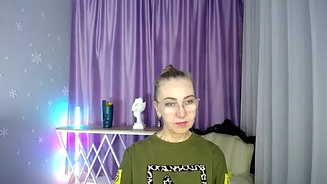 Snapshot of queen_a_n_i chatting on 09-09-25, 08:14 queen a n i online show from 09-09-25, 08:14