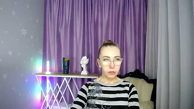 Snapshot of queen_a_n_i chatting on 09-11-25, 07:08 queen a n i online show from 09-11-25, 07:08