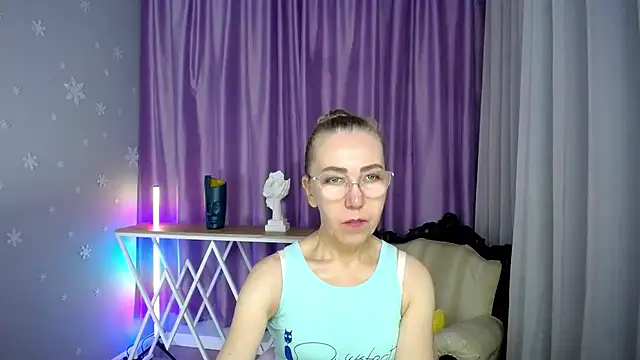 Snapshot of queen_a_n_i chatting on 09-13-25, 10:37 queen a n i online show from 09-13-25, 10:37