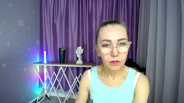 Snapshot of queen_a_n_i chatting on 09-15-25, 10:04 queen a n i online show from 09-15-25, 10:04