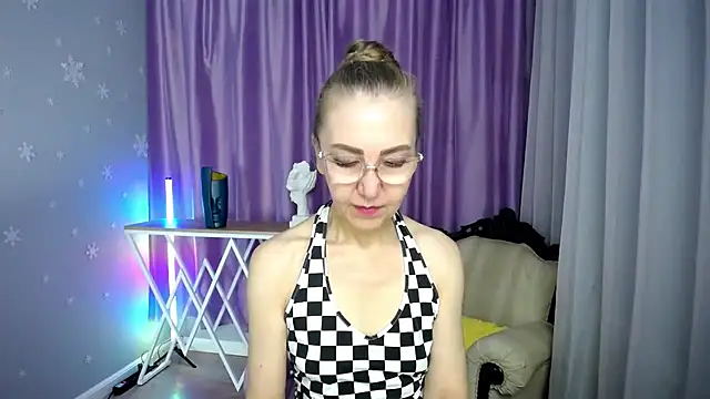 Snapshot of queen_a_n_i chatting on 09-24-25, 09:34 queen a n i online show from 09-24-25, 09:34