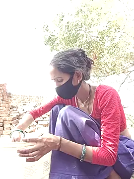 Snapshot of Mohni_Das chatting on 05-14-26, 05:03 Mohni Das online show from 05-14-26, 05:03