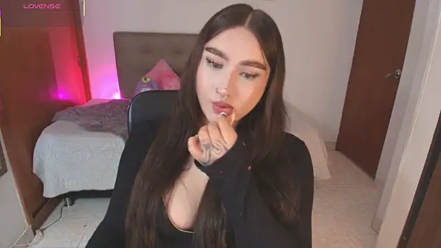 Snapshot of Miley_Baker chatting on 06-16-26, 03:03 Miley Baker online show from 06-16-26, 03:03