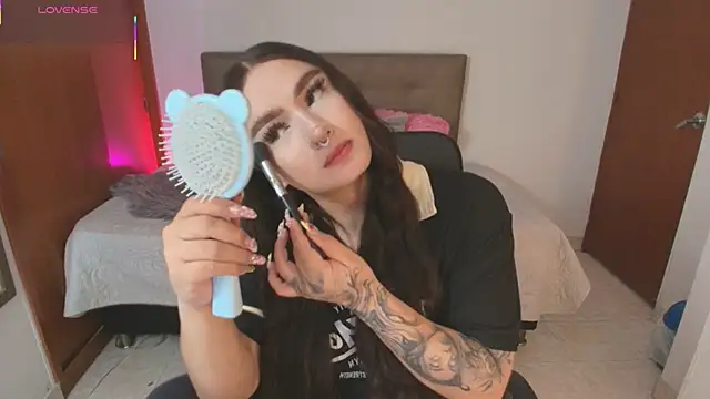 Snapshot of Miley_Baker chatting on 06-19-26, 03:05 Miley Baker online show from 06-19-26, 03:05