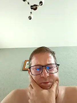 Snapshot of tavio1 chatting on 02-15-26, 08:05 tavio1 online show from 02-15-26, 08:05