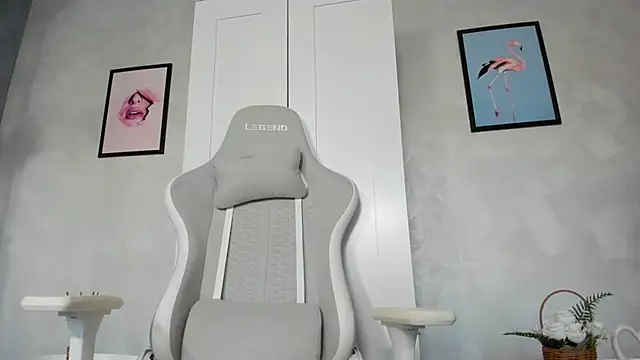 Snapshot of Naila18 chatting on 03-08-25, 06:21 Naila18 online show from 03-08-25, 06:21