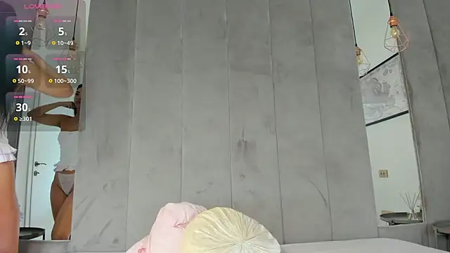 Snapshot of Naila18 chatting on 09-13-25, 07:19 Naila18 online show from 09-13-25, 07:19