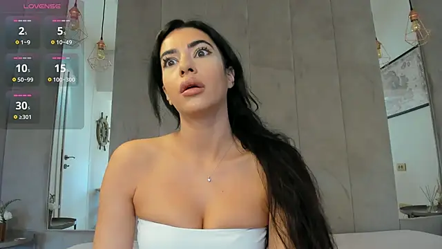 Snapshot of Naila18 chatting on 09-14-25, 06:56 Naila18 online show from 09-14-25, 06:56