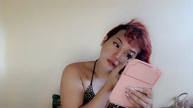 Snapshot of beatrice_21 chatting on 07-05-26, 11:12 beatrice 21 online show from 07-05-26, 11:12
