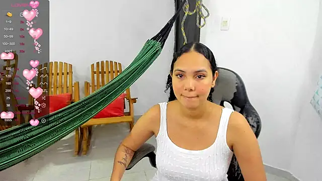 Snapshot of carolina__lys chatting on 01-14-25, 01:47 carolina lys online show from 01-14-25, 01:47