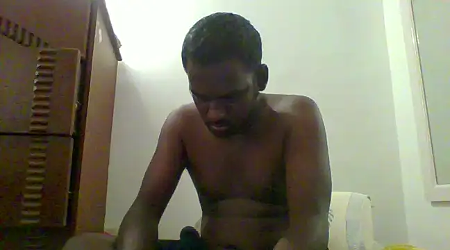 Snapshot of Slavebottombdsm09 chatting on 02-14-25, 03:05 Slavebottombdsm09 online show from 02-14-25, 03:05