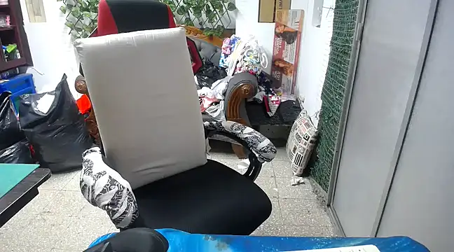 Snapshot of alexam_gal@xh chatting on 02-08-25, 02:05 alexam galxh online show from 02-08-25, 02:05