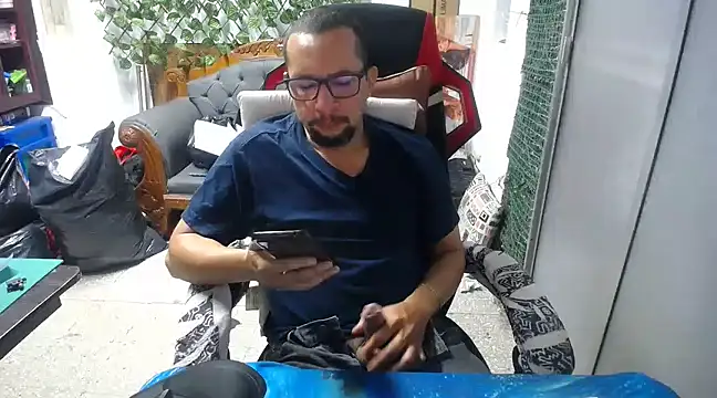 Snapshot of alexam_gal@xh chatting on 02-10-25, 02:05 alexam galxh online show from 02-10-25, 02:05