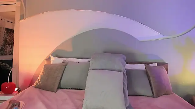 Nicolle W online show from 10-02-25, 11:50