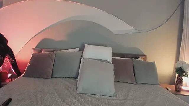 Nicolle W online show from 11-27-25, 11:34