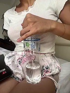 Snapshot of DulceMya6 chatting on 03-10-26, 08:58 DulceMya6 online show from 03-10-26, 08:58