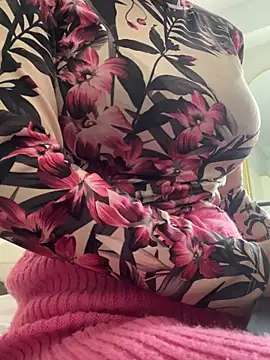 Snapshot of DulceMya6 chatting on 05-28-26, 12:57 DulceMya6 online show from 05-28-26, 12:57