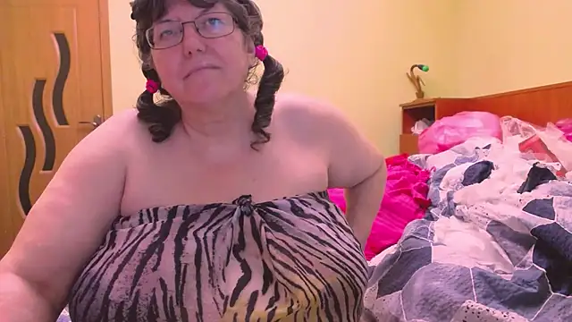 HugeTits online show from 12-15-25, 01:54