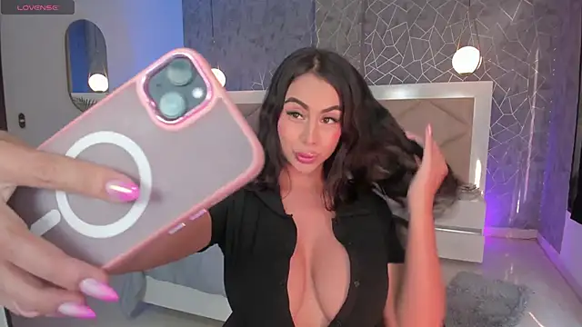 LeahJones  online show from 03-01-25, 09:37