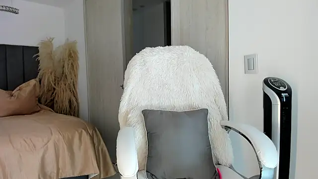 Snapshot of NatalieClark chatting on 02-21-25, 01:11 NatalieClark online show from 02-21-25, 01:11