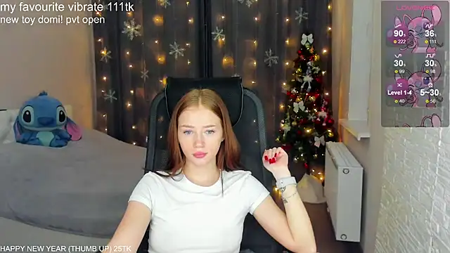 Snapshot of Hot_Mia_ chatting on 12-12-24, 02:00 Hot Mia online show from 12-12-24, 02:00