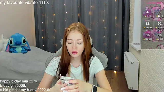 Snapshot of Hot_Mia_ chatting on 01-21-25, 12:18 Hot Mia online show from 01-21-25, 12:18