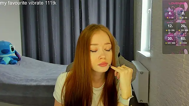 Snapshot of Hot_Mia_ chatting on 03-05-25, 10:33 Hot Mia online show from 03-05-25, 10:33