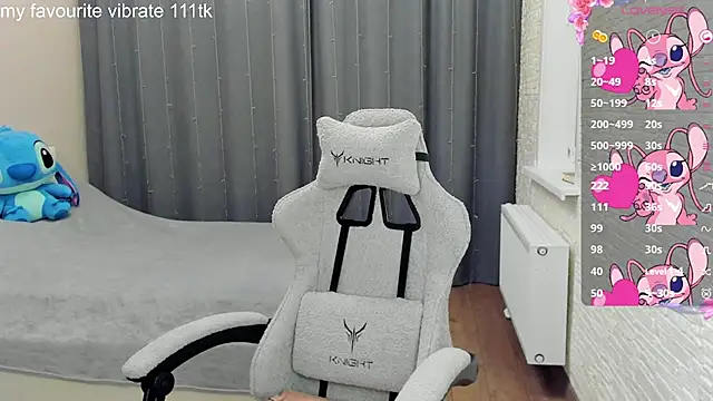 Snapshot of Hot_Mia_ chatting on 03-21-25, 05:56 Hot Mia online show from 03-21-25, 05:56