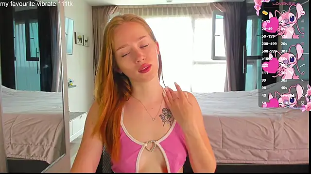 Snapshot of Hot_Mia_ chatting on 09-25-25, 04:27 Hot Mia online show from 09-25-25, 04:27