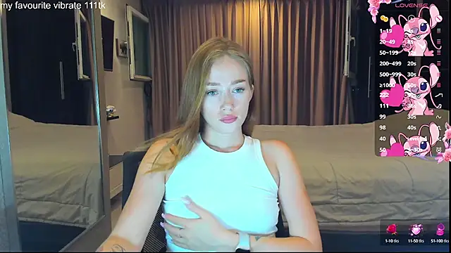 Snapshot of Hot_Mia_ chatting on 09-27-25, 11:48 Hot Mia online show from 09-27-25, 11:48