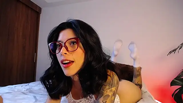 Snapshot of maggie_kay chatting on 09-10-25, 04:07 maggie kay online show from 09-10-25, 04:07