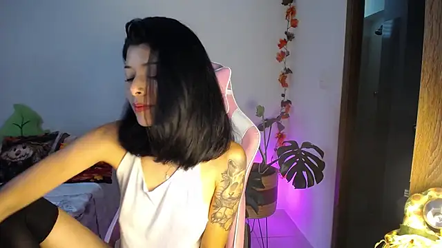 Snapshot of maggie_kay chatting on 10-06-25, 07:11 maggie kay online show from 10-06-25, 07:11