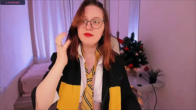 Snapshot of Charmy_Gracy chatting on 12-29-24, 01:49 Charmy Gracy online show from 12-29-24, 01:49