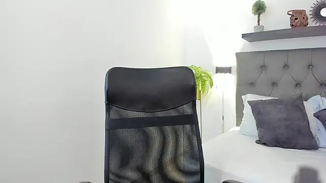 bella 99  online show from 04-15-26, 11:28