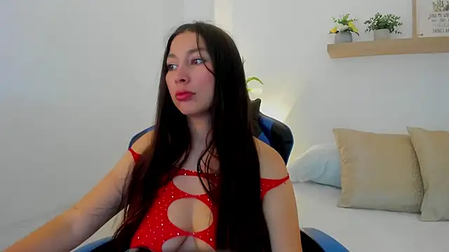 Snapshot of bella_99_ chatting on 07-20-26, 12:07 bella 99 online show from 07-20-26, 12:07